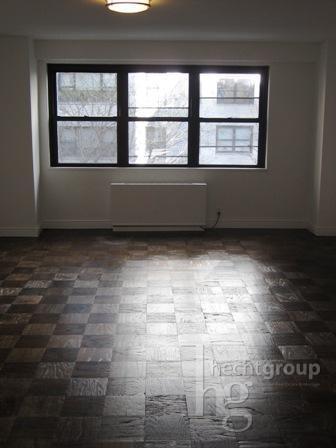 Building Photo - 400 E 89th St