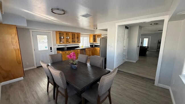 Building Photo - Furnished Ranch-Style Home with Casita – O...