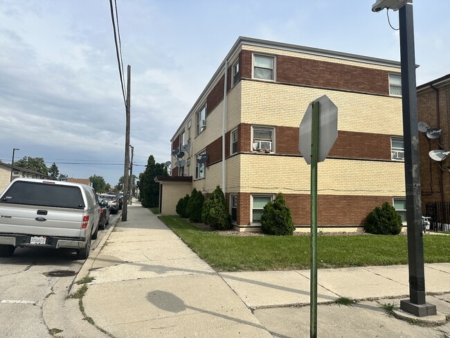 Building Photo - 6151 76th Ave