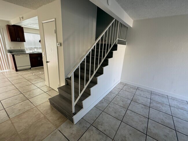 Foto del edificio - 2536 E Terrace St