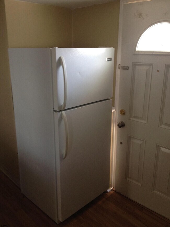 Building Photo - 323 38th St S