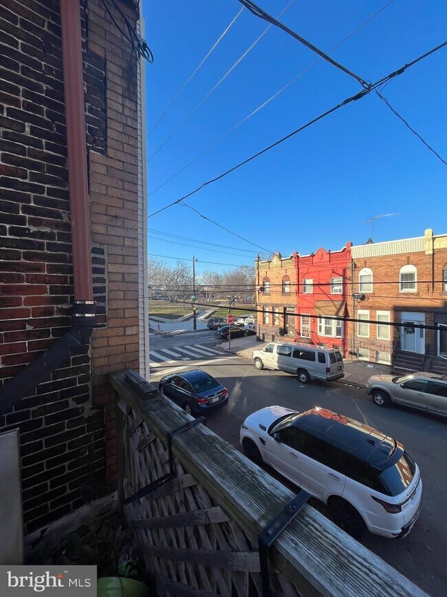Building Photo - 2401 S 5th St