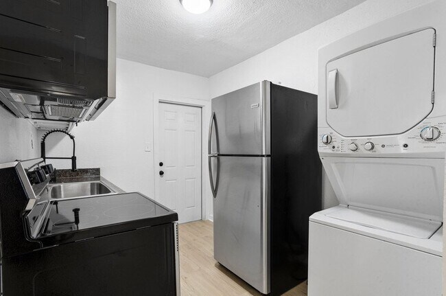 Building Photo - 2518 5th St S