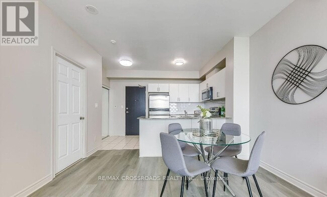 Building Photo - 3504 Hurontario St