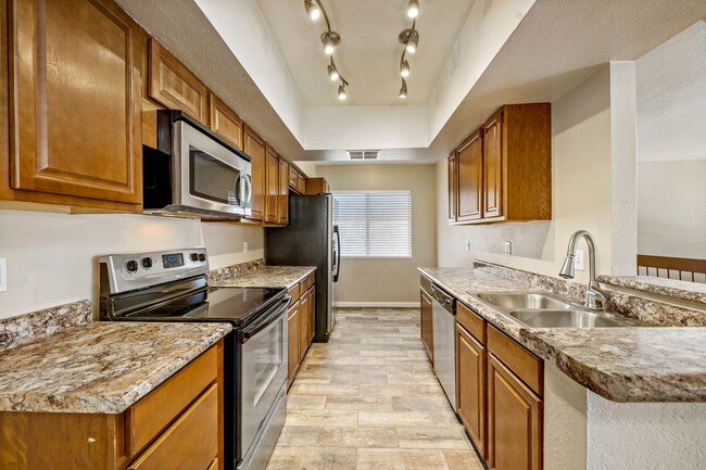 Building Photo - Colette Circle Condo