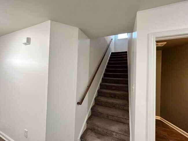 Building Photo - 315 Liliana Dr