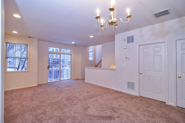 Building Photo - 342 Oswego Ct