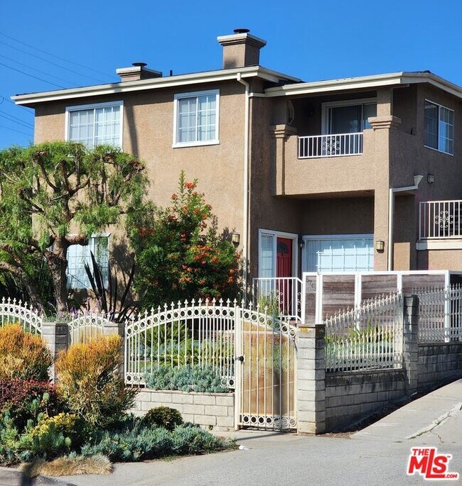 Building Photo - 5743 Keniston Ave