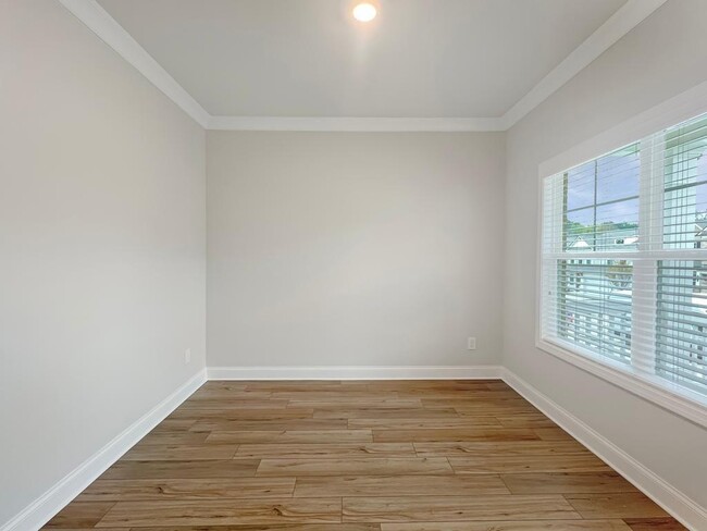 Building Photo - 324 Sterling Creek Way