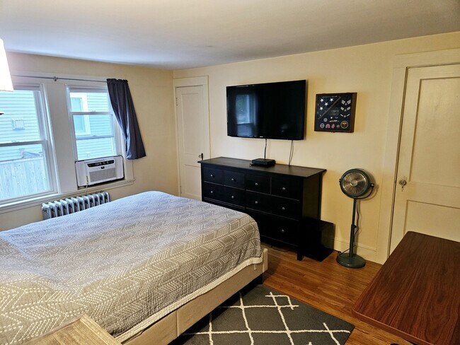 Building Photo - 13 Beecher Pl