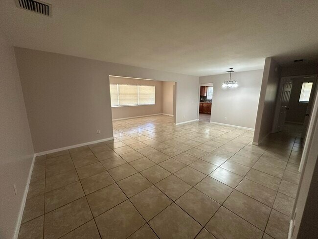 Foto del edificio - 744 SE Fallon Dr
