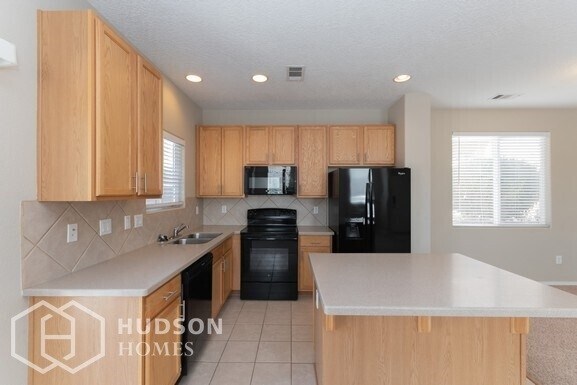 Building Photo - NOW AVAILABLE! - 2625 Violeta Circle Se, R...