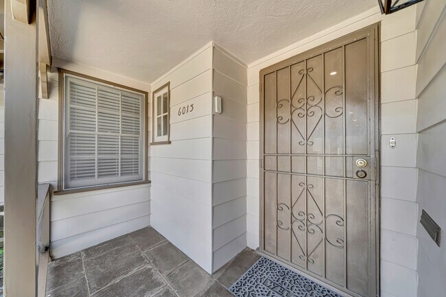 Foto del edificio - 6013 S Croft Ave