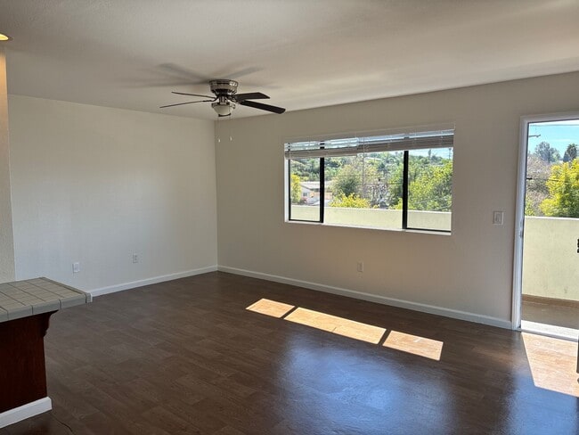 Building Photo - 410 E Fallbrook St