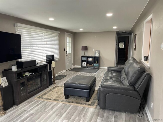 Building Photo - 2434 N Long Lake Rd