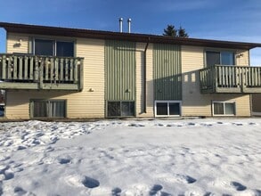 Building Photo - 33 Eastman Crescent