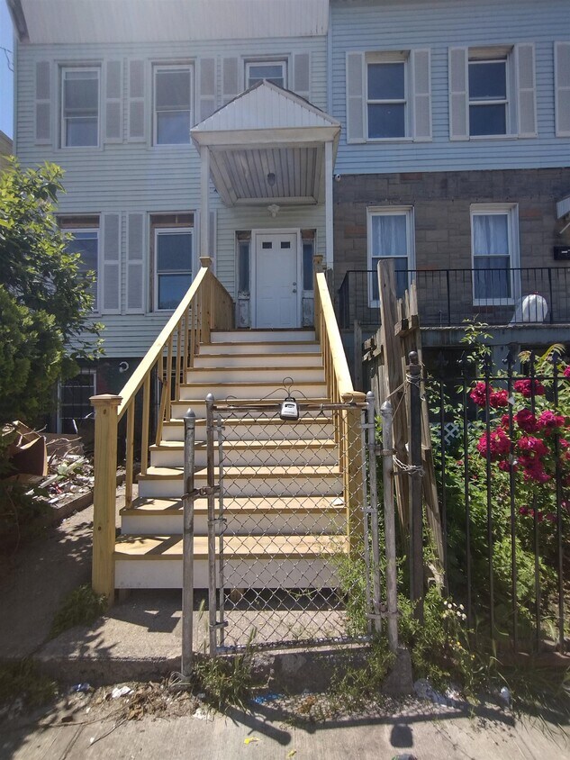 87 Dwight St, Jersey City, NJ 07305 Apartment for Rent in Jersey City
