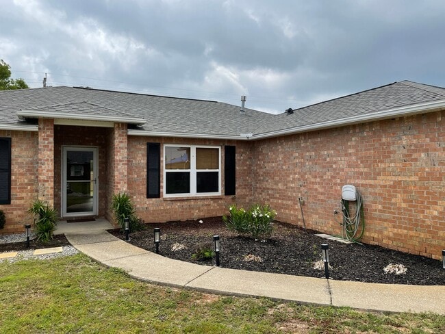 Building Photo - Great Home at NAS Back Gate