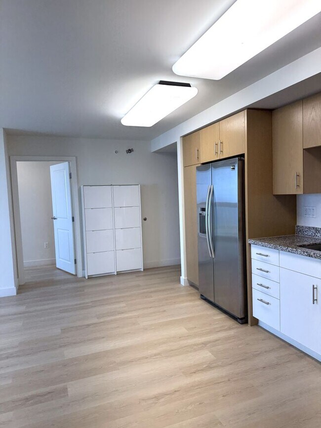 Foto del edificio - Ke Kilohana - Renovated High Floor 3 Bedroom 2 Bath 2 Parking in Ward Village