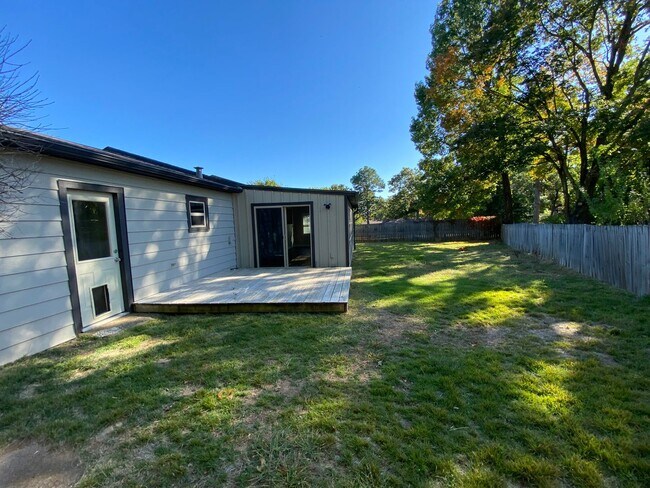 Foto del edificio - Charming Updated Mid-Century in Fayettevil...