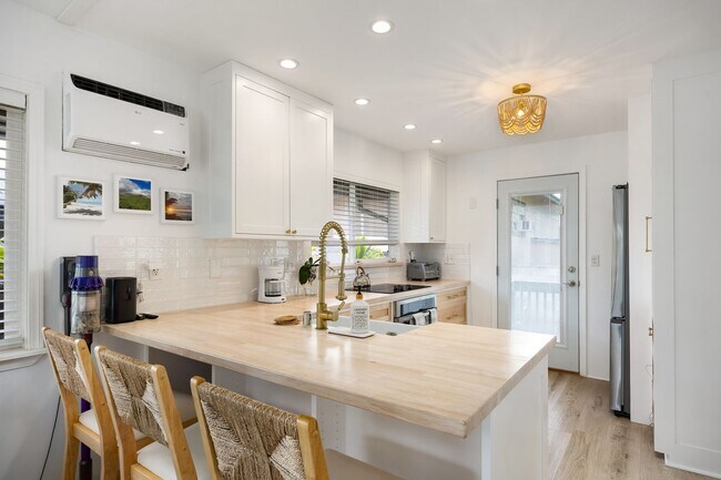 Foto del edificio - North Shore Boho Aloha Cottage | 2 Bed, 1 Bath | Available August 1, 2026
