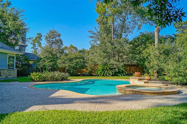 Building Photo - 18 E Tapestry Park Cir