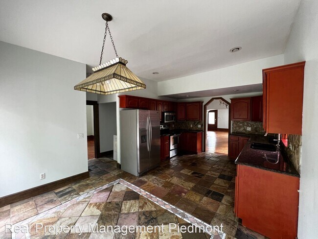 Building Photo - 6 br, 3 bath House - 930 Park Avenue