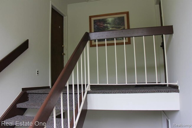 Building Photo - 1685 Riverside Dr