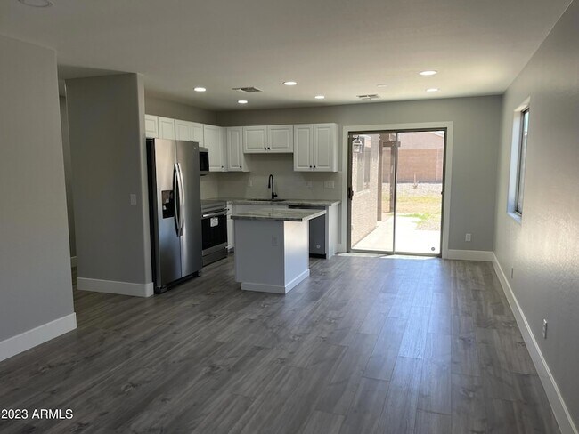 Building Photo - 1731 E Jeanne Ln