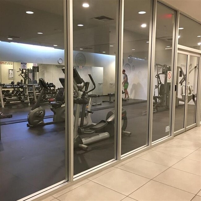 Building Photo - 233 Robson St