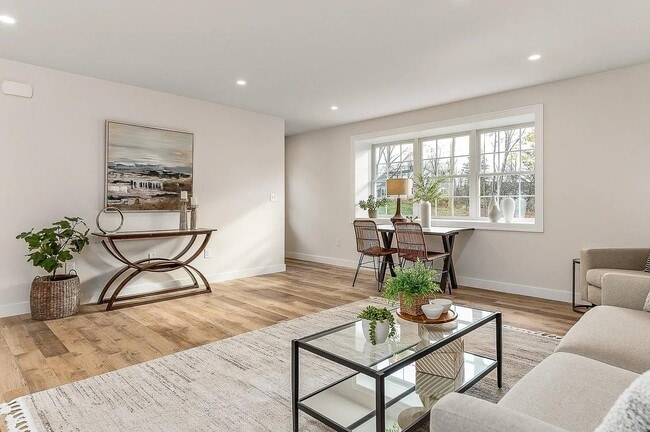 Building Photo - 27A Birch Hl Ln