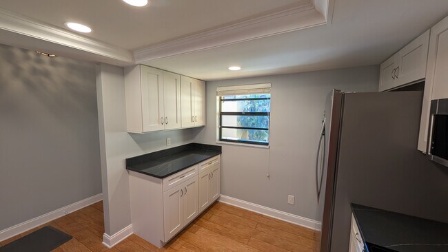 Foto del edificio - 6110 Whiskey Creek Dr