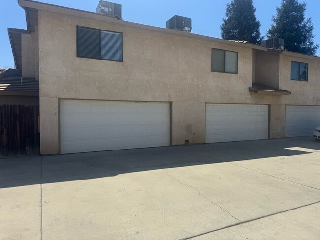 Building Photo - 8200 Laborough Dr