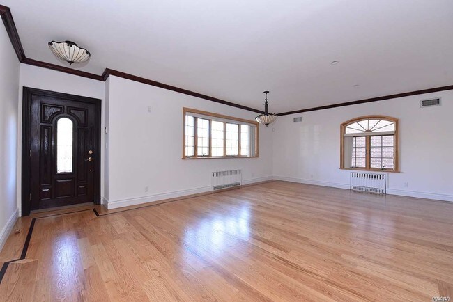 Foto del edificio - 58-31 256th St