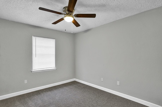 Building Photo - 119 Highland Cove