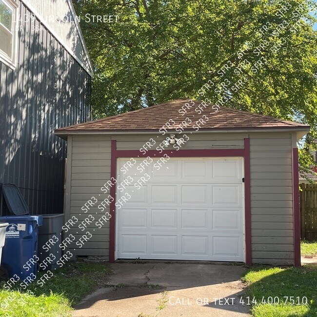 Building Photo - MUST SEE! Incredible updated 4 bedroom hom...