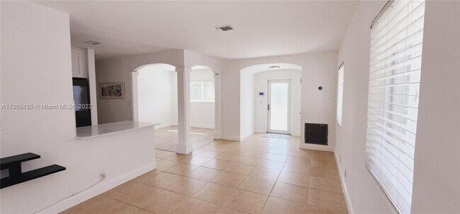 Foto del edificio - 801 NW 18th St