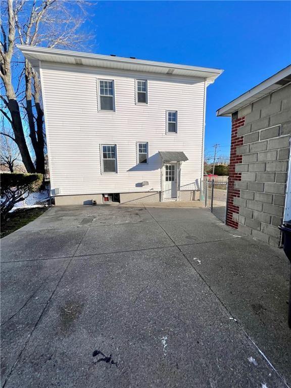 Building Photo - 1579 Cranston St