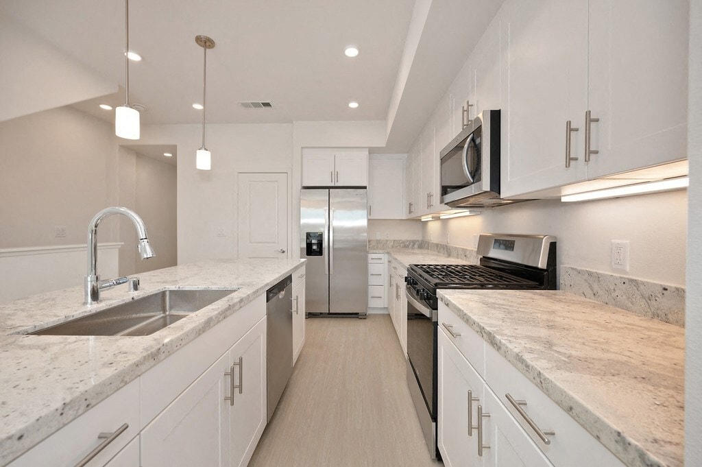 River Gate Townhomes Apartments in Montebello, CA