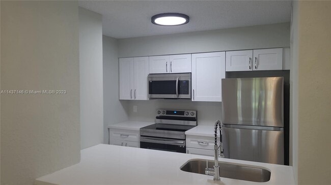 Building Photo - 2890 N Oakland Forest Dr