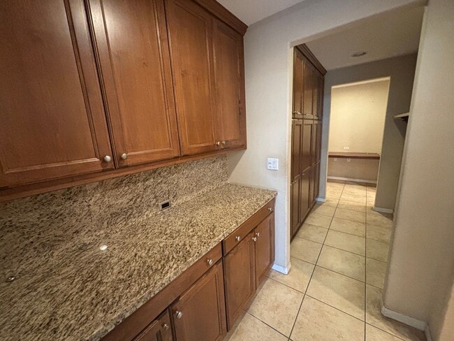 Foto del edificio - Grand 4-Bedroom Home with Entertainer's Yard in Gated River Village!