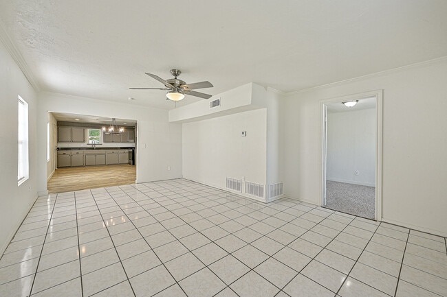 Building Photo - 2511 SW 27th St