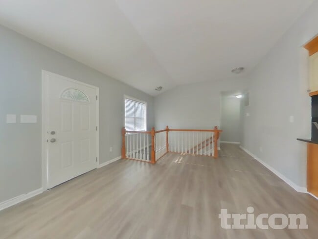 Building Photo - 1614 Thomas Rd