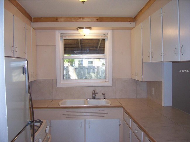 Building Photo - 3716 7th Ave W