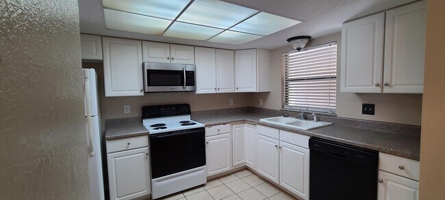 Foto del edificio - 6301 58th St N
