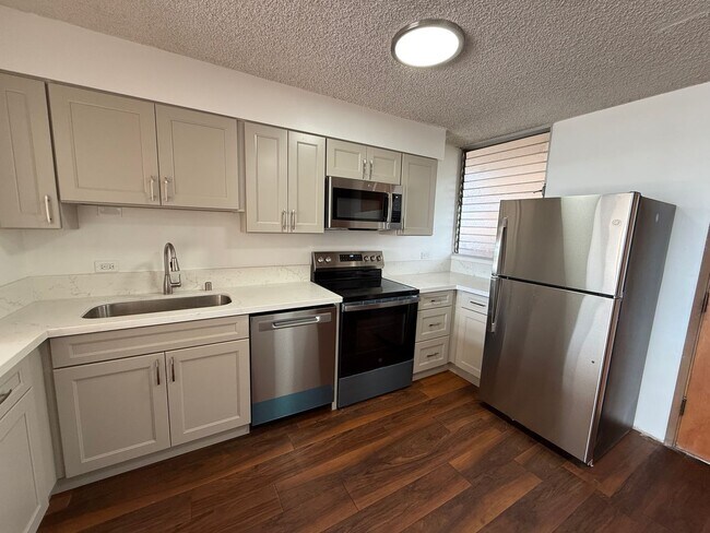 Building Photo - 500 University Ave