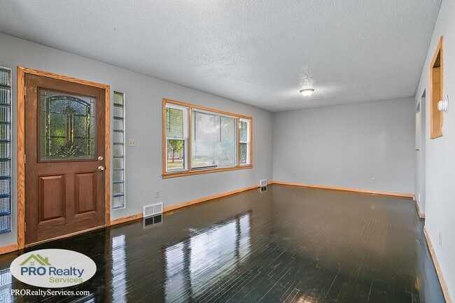 Building Photo - 3 Bedroom Home in New Prague