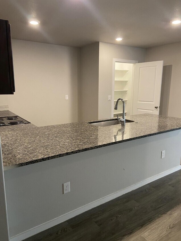 Foto principal - 2416 144th St