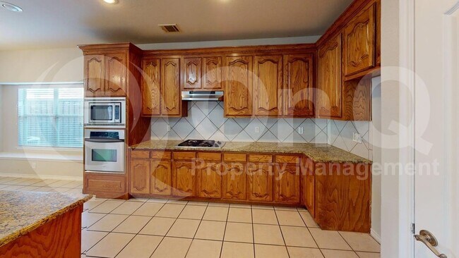 Building Photo - 13646 Valencia Dr
