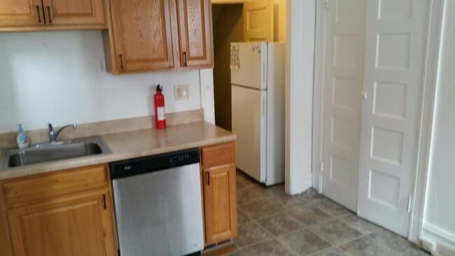 Kitchen - 324 Semple St